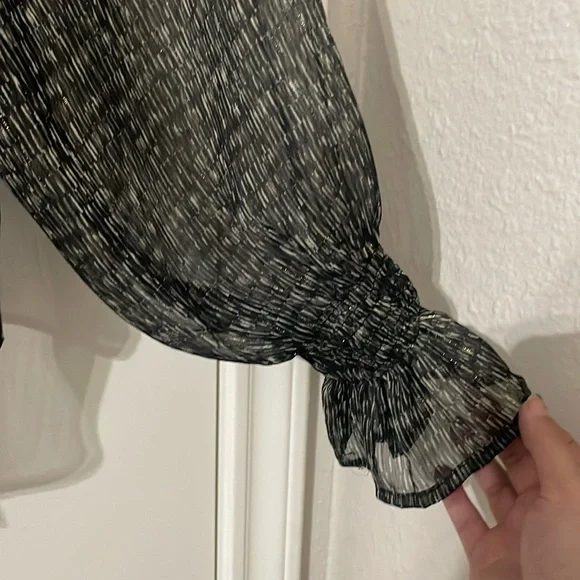 NWOT Finley Candace Pixel Chiffon Top Size M - Picture 8 of 8